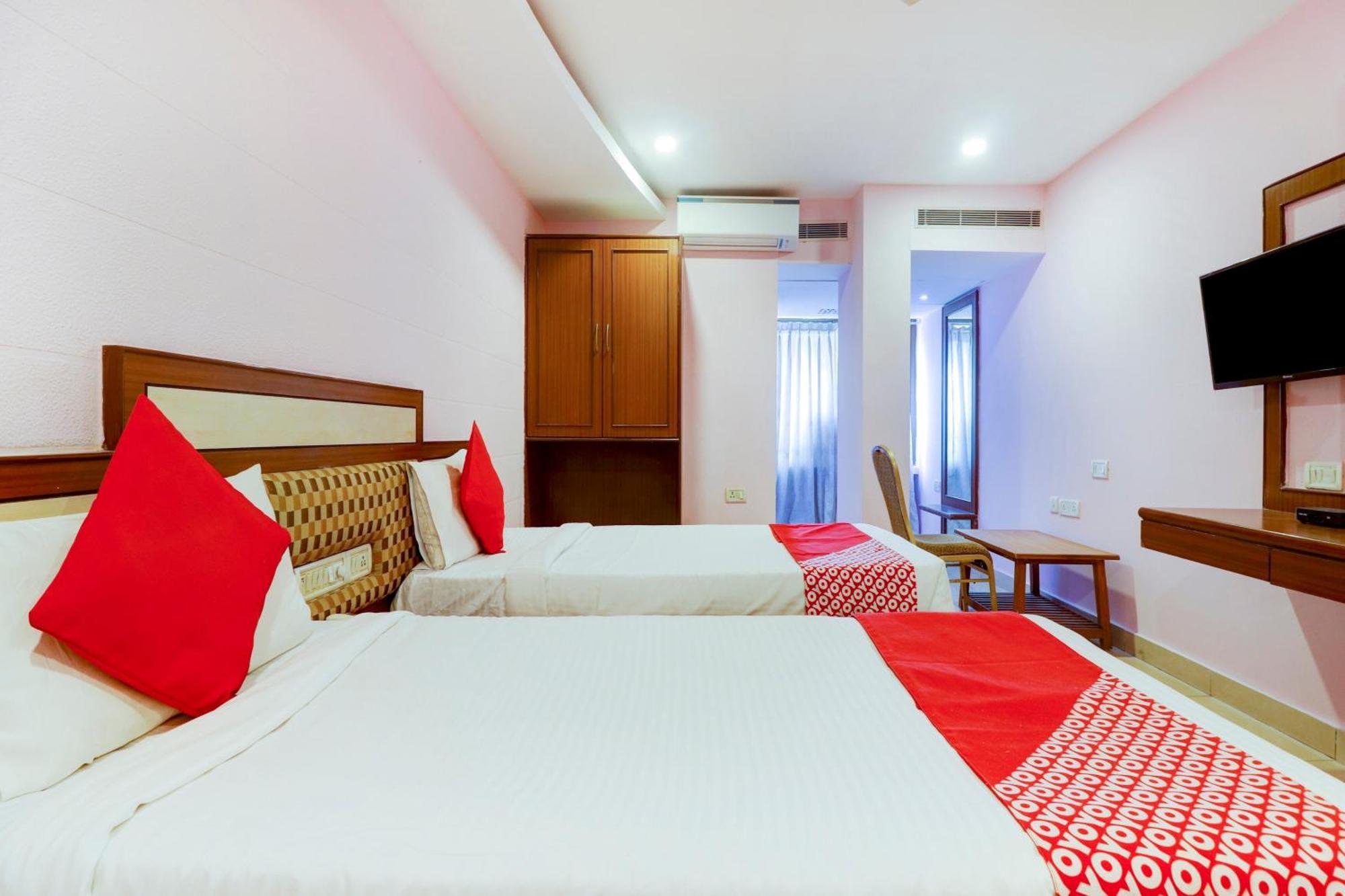 Super Collection O 77115 Vaishnavi Palace 4*
